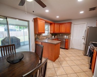 2613 Summit Street - Photo Thumbnail 8