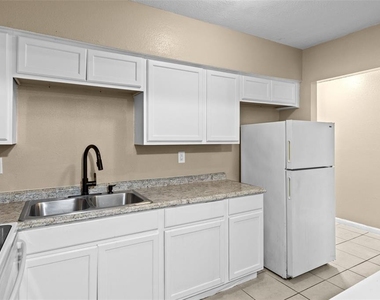 8923 N 40th Street - Photo Thumbnail 5