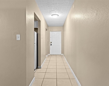 8923 N 40th Street - Photo Thumbnail 9