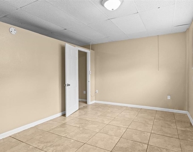 8923 N 40th Street - Photo Thumbnail 8
