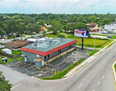 8923 N 40th Street - Photo Thumbnail 12