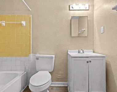 8923 N 40th Street - Photo Thumbnail 11