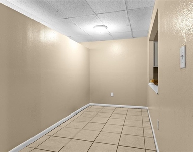 8923 N 40th Street - Photo Thumbnail 6