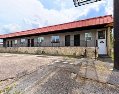 8923 N 40th Street - Photo Thumbnail 1