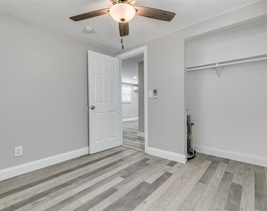 13496 W Rena Drive - Photo Thumbnail 10