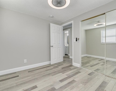 13496 W Rena Drive - Photo Thumbnail 15
