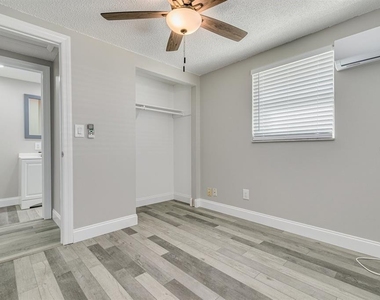 13496 W Rena Drive - Photo Thumbnail 9