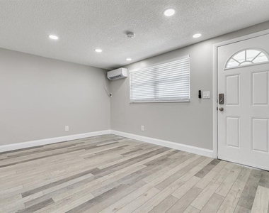 13496 W Rena Drive - Photo Thumbnail 12
