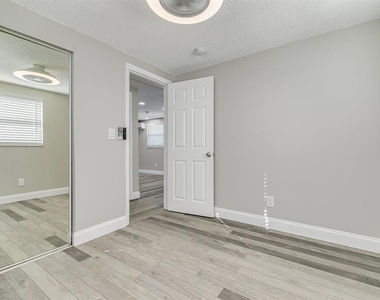 13496 W Rena Drive - Photo Thumbnail 18