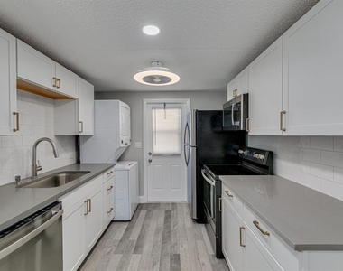 13496 W Rena Drive - Photo Thumbnail 5
