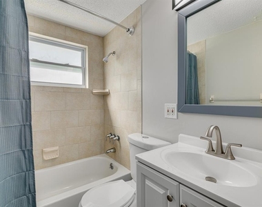 13496 W Rena Drive - Photo Thumbnail 7