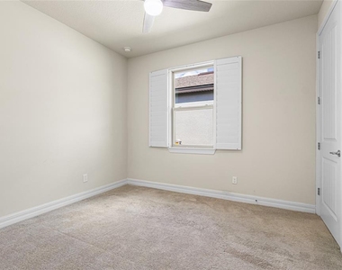 5517 Potenza Drive - Photo Thumbnail 9