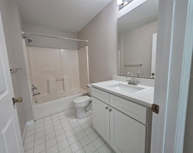 5483 Vineland Road - Photo Thumbnail 10