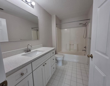 5483 Vineland Road - Photo Thumbnail 8