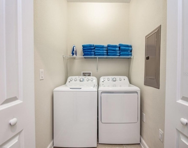 9047 Dogleg Drive - Photo Thumbnail 11