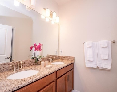 9047 Dogleg Drive - Photo Thumbnail 4