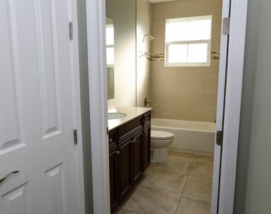 2141 Sherbrook Avenue - Photo Thumbnail 18