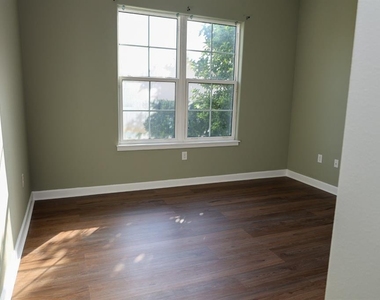 2141 Sherbrook Avenue - Photo Thumbnail 19