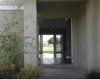 2141 Sherbrook Avenue - Photo Thumbnail 4
