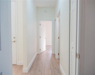 9516 Piccadilly Sky Way - Photo Thumbnail 17
