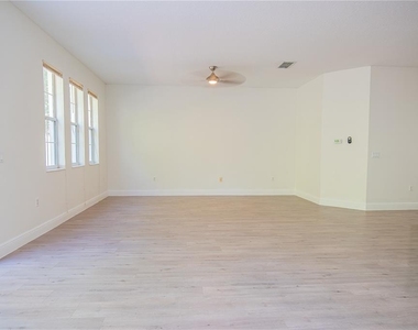 9516 Piccadilly Sky Way - Photo Thumbnail 14
