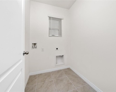 2667 Swooping Sparrow Drive - Photo Thumbnail 18