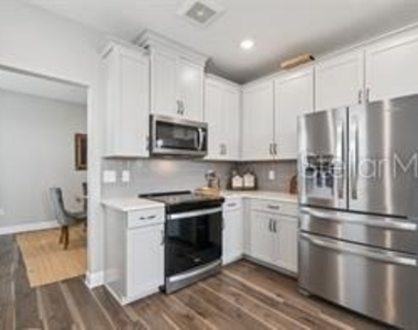 7521 Laureate Boulevard - Photo Thumbnail 4