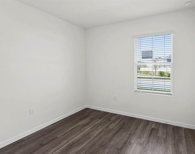 1628 Hummingbird Road - Photo Thumbnail 17