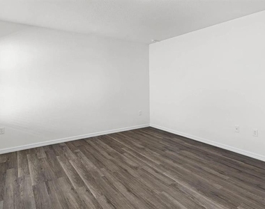 1628 Hummingbird Road - Photo Thumbnail 14