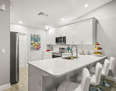 2100 Como Street - Photo Thumbnail 13