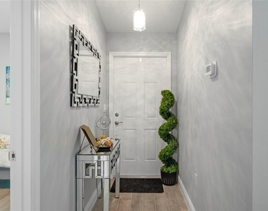 2100 Como Street - Photo Thumbnail 12