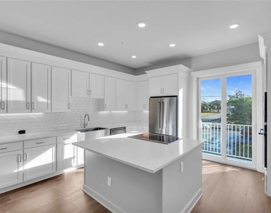 506 Laurel Park Drive - Photo Thumbnail 5