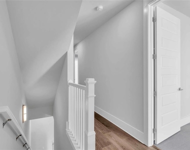 506 Laurel Park Drive - Photo Thumbnail 8