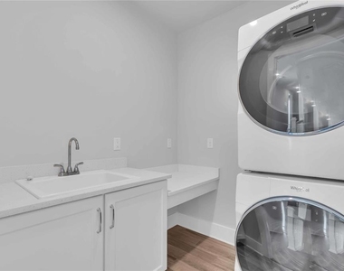 506 Laurel Park Drive - Photo Thumbnail 9