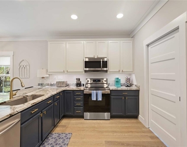 1623 8th Avenue W - Photo Thumbnail 2