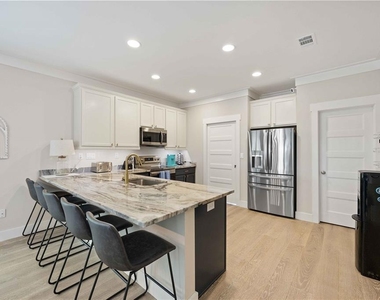 1623 8th Avenue W - Photo Thumbnail 4