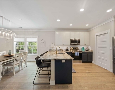 1623 8th Avenue W - Photo Thumbnail 3