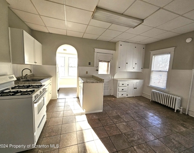 2122 N Main Avenue - Photo Thumbnail 2