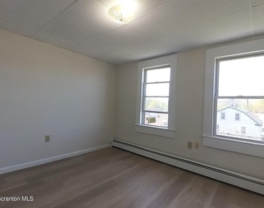 86 Lee Park Avenue - Photo Thumbnail 6
