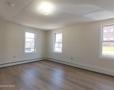 86 Lee Park Avenue - Photo Thumbnail 3