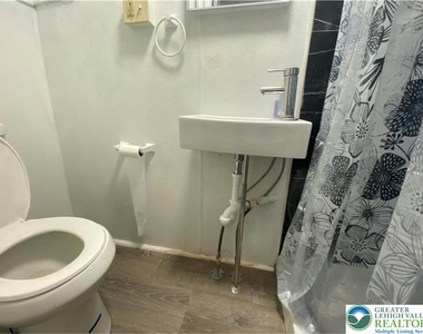 1405 Turner Street - Photo Thumbnail 5