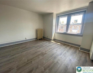 1405 Turner Street - Photo Thumbnail 3
