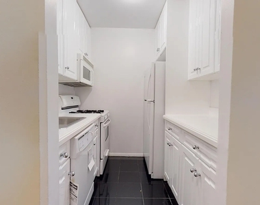 365 West 52nd Street - Photo Thumbnail 4