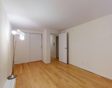 365 West 52nd Street - Photo Thumbnail 7