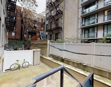 365 West 52nd Street - Photo Thumbnail 11