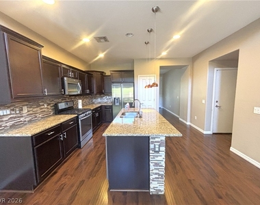 5704 Shadow Bend Drive - Photo Thumbnail 3