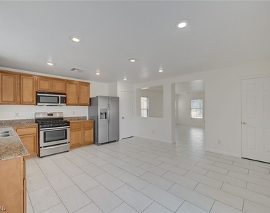 5672 Park City Avenue - Photo Thumbnail 2
