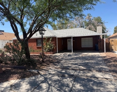 1311 Griffith Avenue - Photo Thumbnail 3