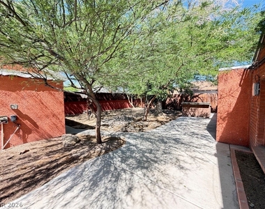 1311 Griffith Avenue - Photo Thumbnail 37