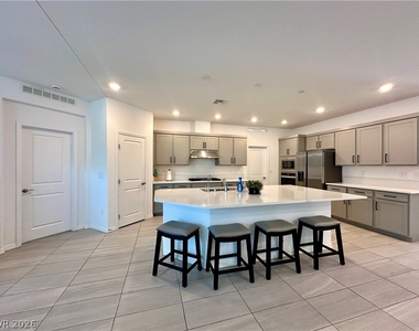 640 Stone Hammer Avenue - Photo Thumbnail 7